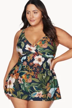 Women Artesands Into The Saltu Delacroix Swimdress
