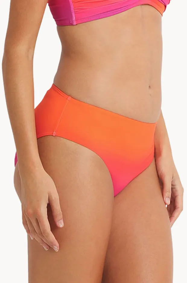 Women Sunseeker Majestic Mid Rise Pant
